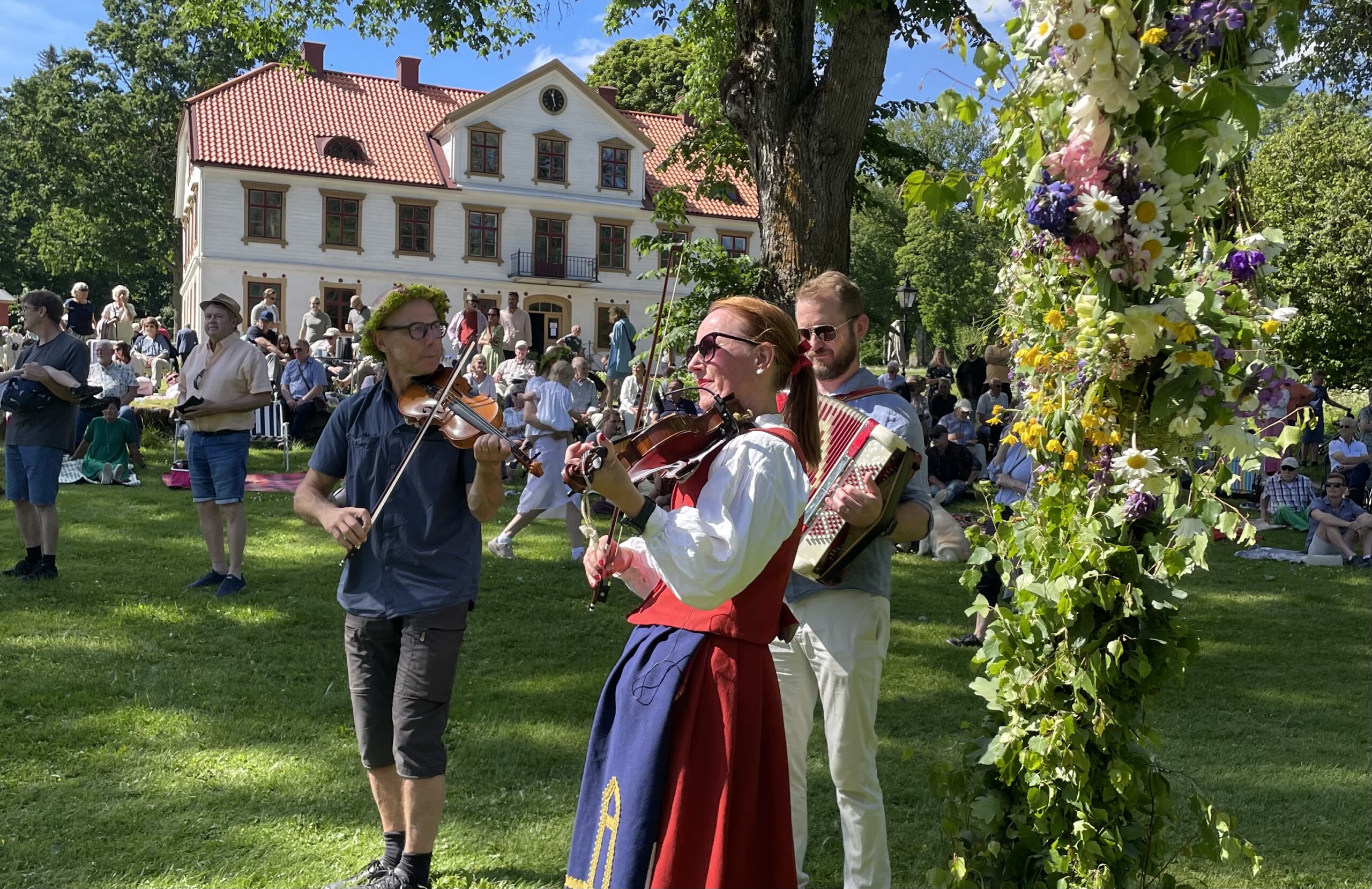 Midsommarafton på Årås säteri & trädgårdar i Västsverige