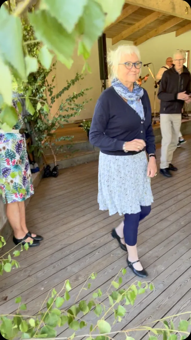Sommardans på arenan 💃🏻🕺🏼
Eva och Ingvar spelade upp till dans och vi dansade både danser som Mrs Baileys Mixer, Vargtassen, Grisesnoa ✨

#gammladans #åråssäteri #sommardans